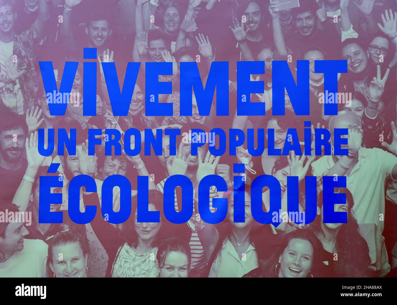 Dimostrazione del nuovo partito politico “un fronte popolare ecologico” che milita per una candidatura unica a sinistra, per bloccare l’estrema destra e sensibilizzare l’opinione pubblica sull’emergenza climatica e sociale, in Place de la Republic, Parigi, Francia, il 11 dicembre 2021. Foto di Patrice Pierrot/ABACAPRESS.COM Foto Stock