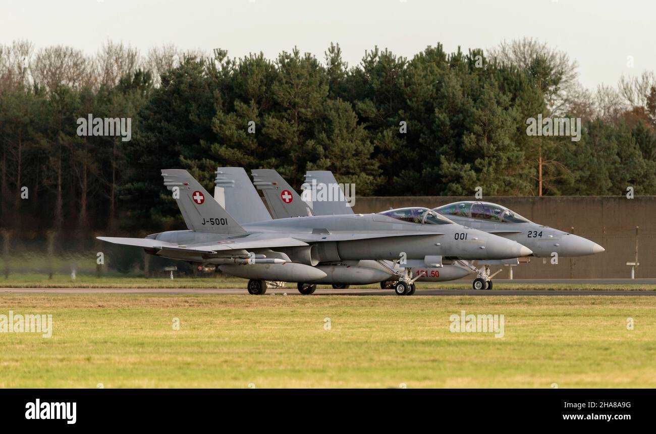 Forze aeree svizzere, F-18 Hornets schierato a RAF Leeming per esercizio Yorknite 2021 Foto Stock