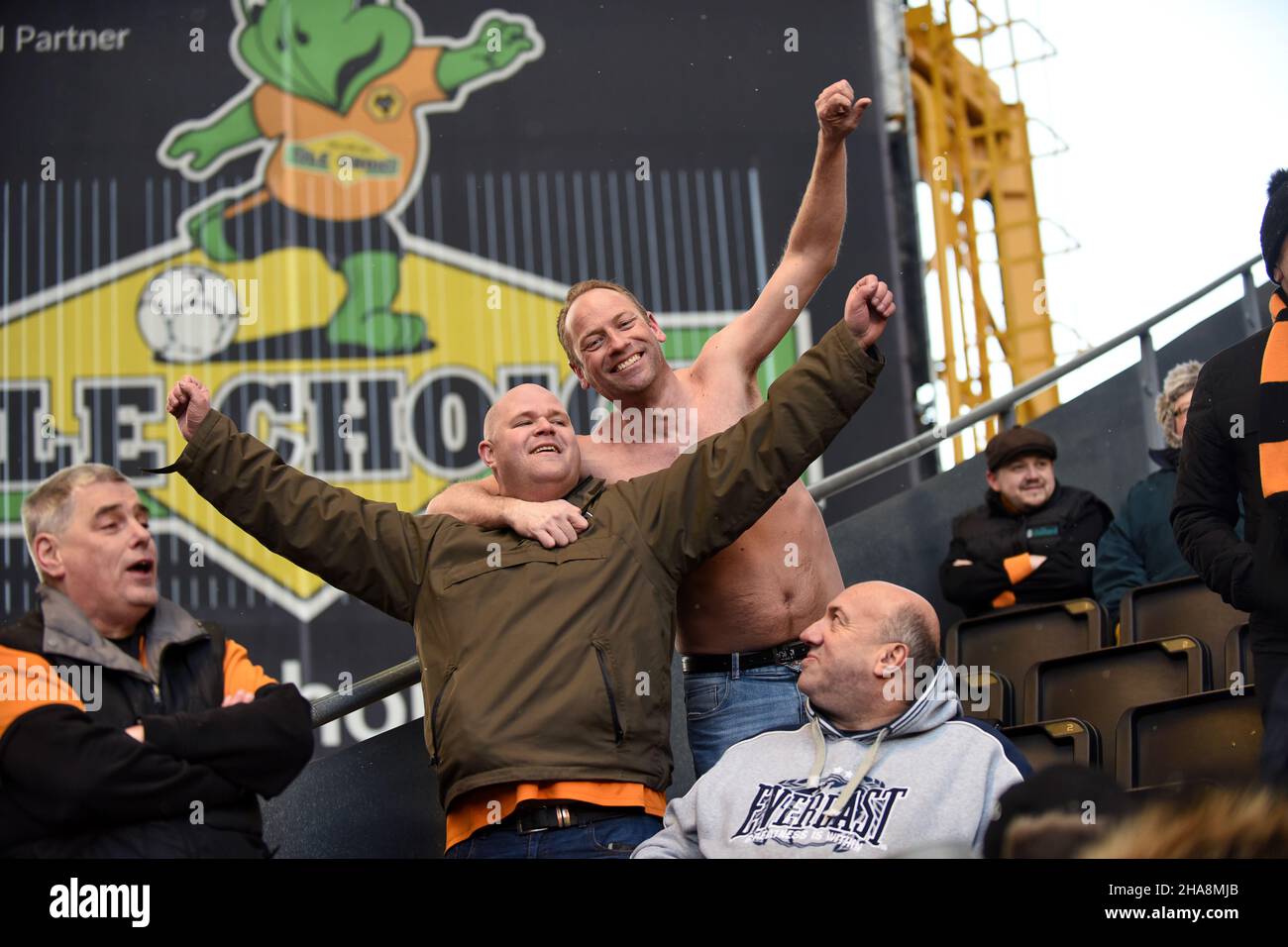 Felice sorridente Wolverhampton Wanderers football club tifosi Foto Stock