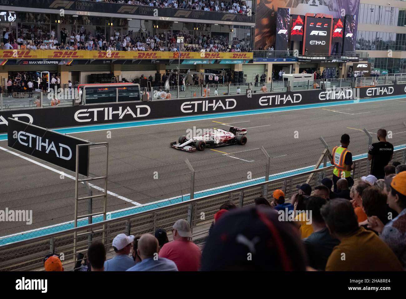 ABU DHABI, EMIRATI ARABI UNITI - DICEMBRE 11: L'Alfa Romeo del Gran Premio di Abu Dhabi F1 allo Yas Marina Circuit sul D di Abu Dhabi. Foto Stock