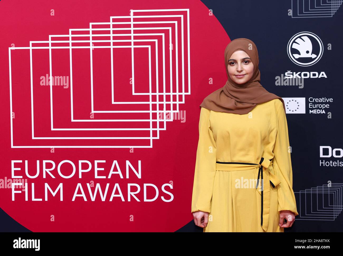 Berlino, Germania. 11th Dic 2021. Muzoon Almellehan arriva alla cerimonia del 34th European Film Awards. La European Film Academy presenta i premi a Berlino. Credit: Christian Mang/Reuters/Pool/dpa/Alamy Live News Foto Stock