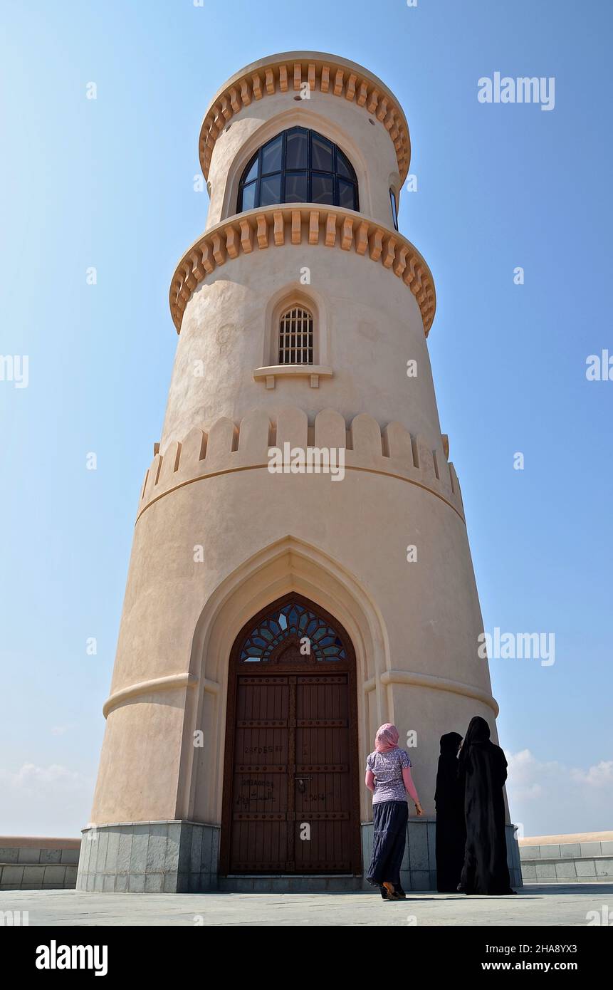 Signore locali - scena quotidiana a sur, Oman, Medio Oriente Foto Stock