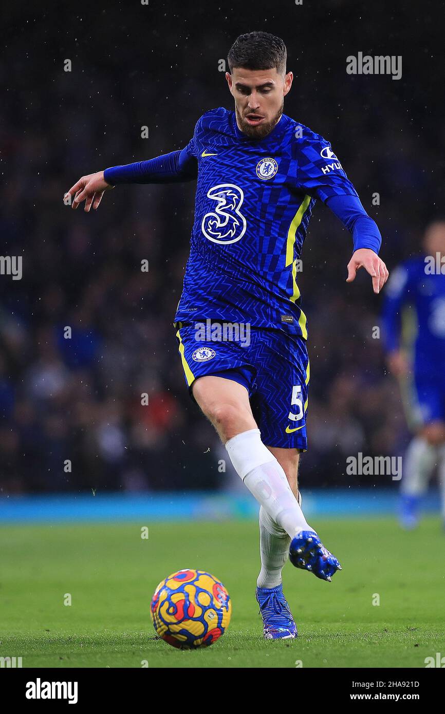 Jorginho di Chelsea in azione durante il gioco. Premier League match, Chelsea contro Leeds United at Stamford Bridge a Londra il sabato 11th dicembre 2021. Questa immagine può essere utilizzata solo per scopi editoriali. Solo per uso editoriale, licenza richiesta per uso commerciale. Nessun uso in scommesse, giochi o un singolo club / campionato / giocatori pubblicazioni. pic di Steffan Bowen / Andrew Orchard sport fotografia / Alamy Live news Foto Stock