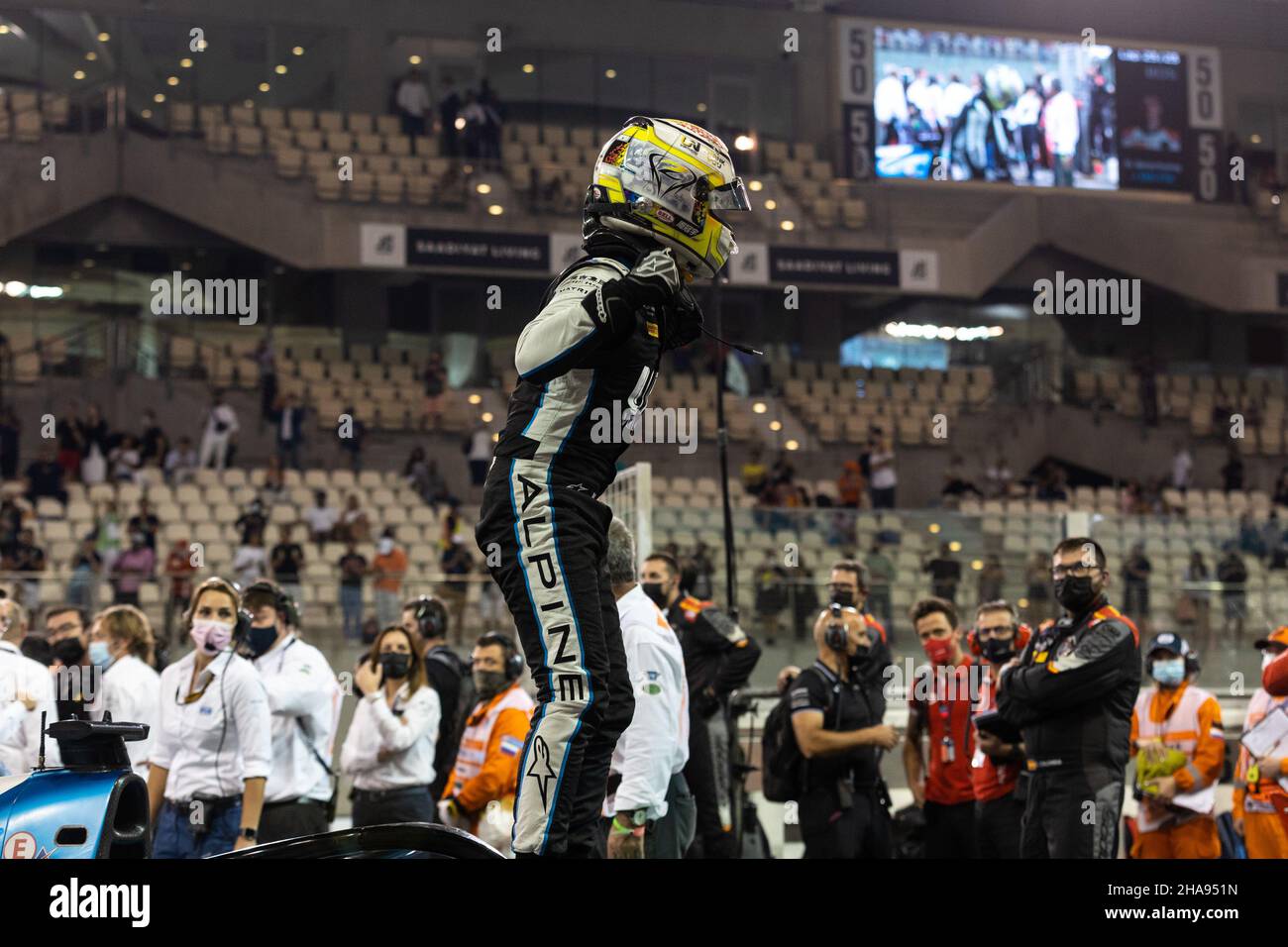 Zhou Guanyu (chn), UNI-Virtuosi Racing, Dallara F2, ritratto nel corso del round 8th del Campionato FIA di Formula 2 2021 dal 10 al 12 dicembre 2021 sul circuito Yas Marina, a Yas Island, Abu Dhabi - Foto: Sebastian Rozendaal/DPPI/LiveMedia Foto Stock