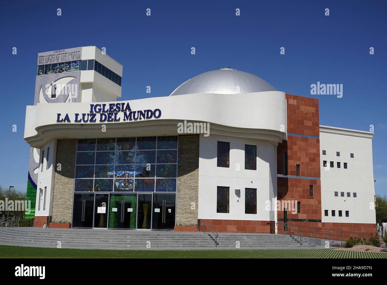 Il tempio del megachurch evangelico con sede in Messico la Luz del Mundo, martedì 2 marzo 2021, a Phoenix. K Foto Stock