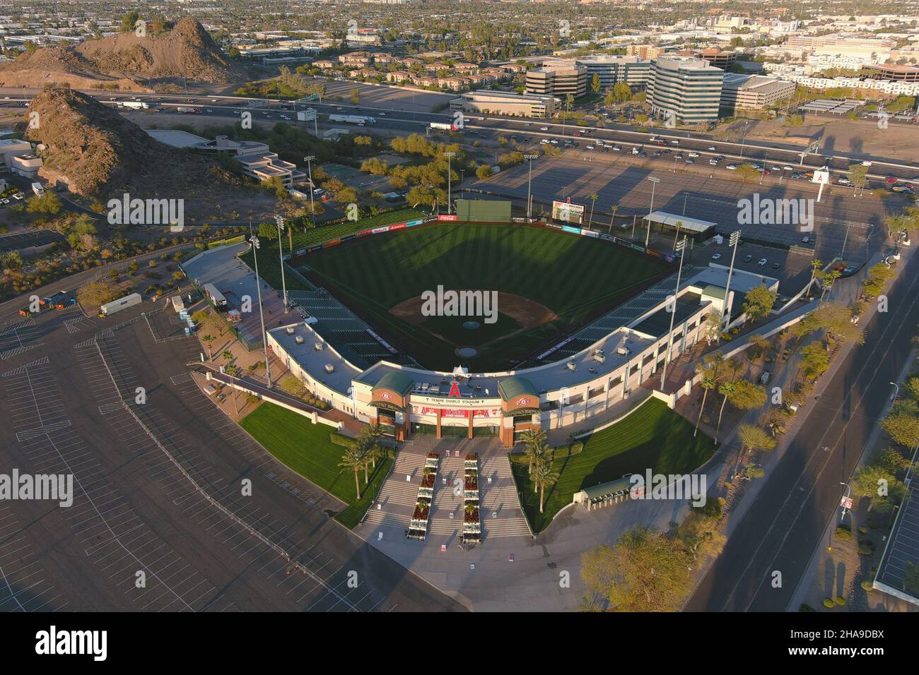 Una vista aerea dello stadio Tempe Diablo, martedì 2 marzo 2021, a Tempe, Ariz. Il complesso è la casa di allenamento primaverile dei Los Angeles Angels. Foto Stock