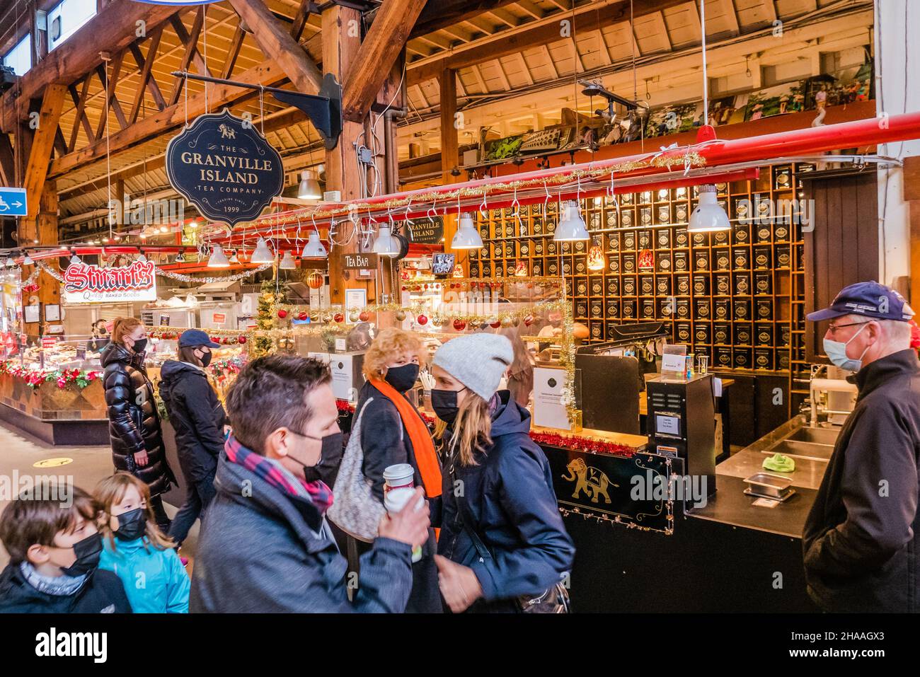 Granville Island era una volta un'area industriale, ma oggi è un luogo di interesse per il turismo e l'intrattenimento di Vancouver. La Granville Isla Foto Stock