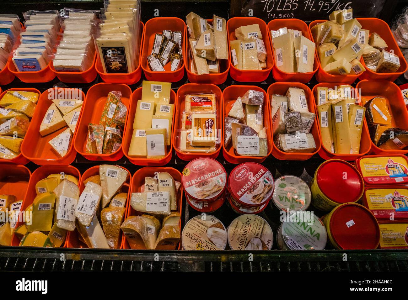 Granville Island era una volta un'area industriale, ma oggi è un luogo di interesse per il turismo e l'intrattenimento di Vancouver. La Granville Isla Foto Stock