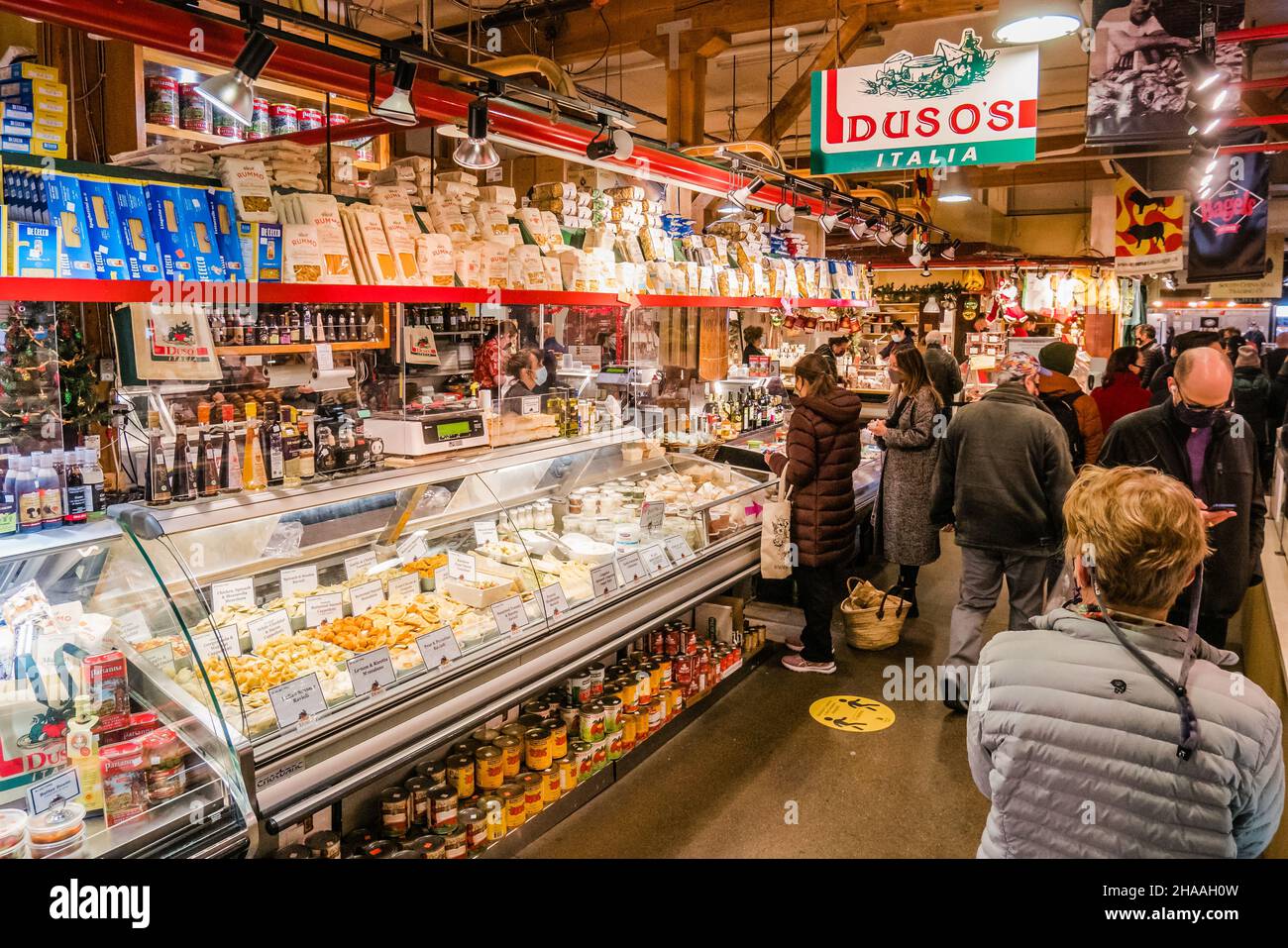 Granville Island era una volta un'area industriale, ma oggi è un luogo di interesse per il turismo e l'intrattenimento di Vancouver. La Granville Isla Foto Stock