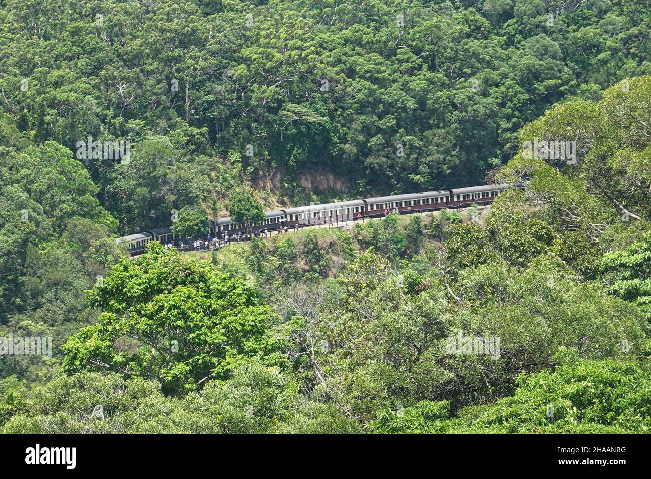 La ferrovia di Kuranda vista dallo Skyrail Foto Stock