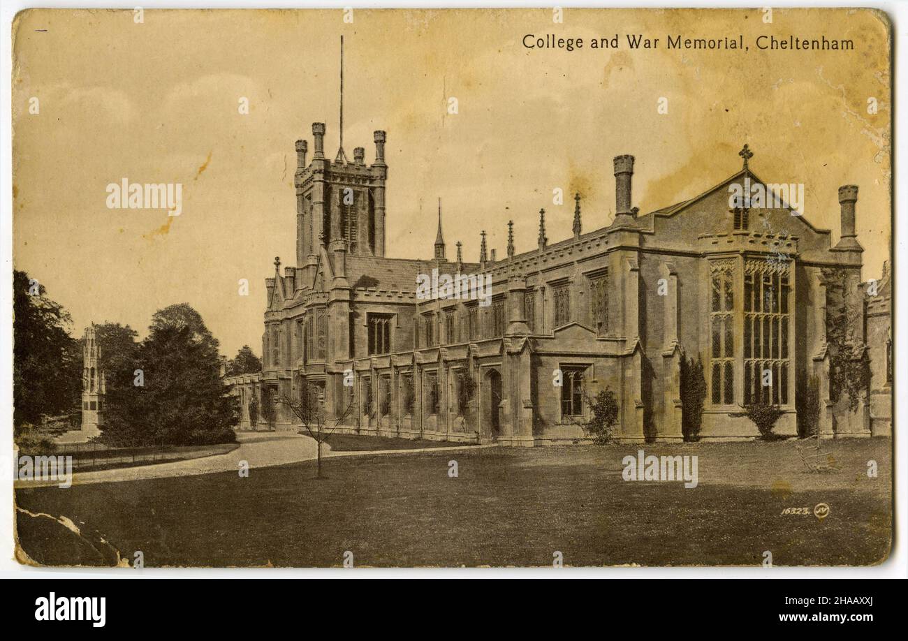 Cartolina che presenta una scena storica del Cheltenham College e del War Memorial, Inghilterra, circa 1910 Foto Stock