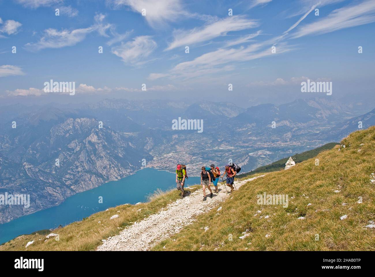 Escursione alpina sul Monte Baldo e sul Lago di Garda Foto Stock