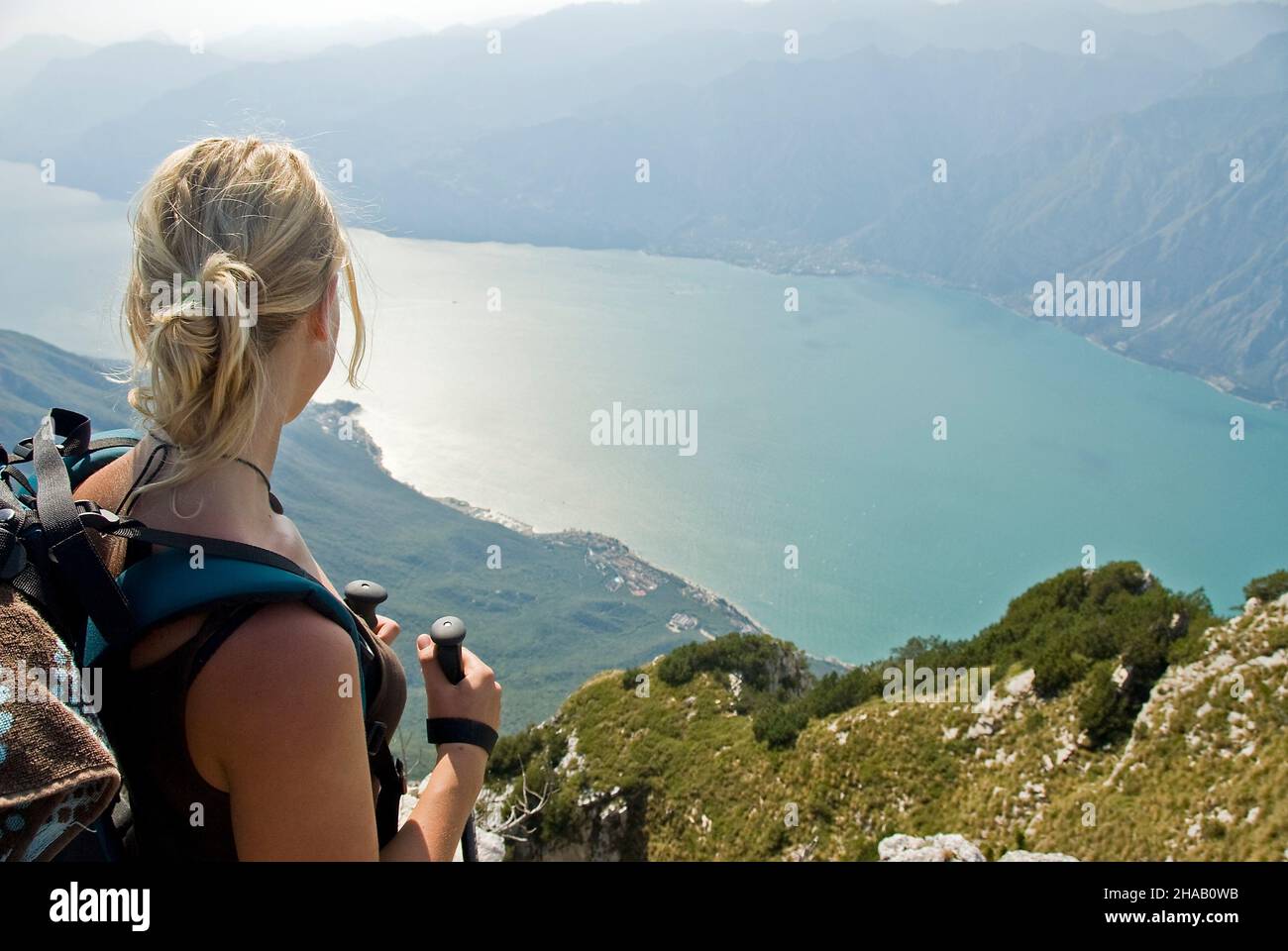 Escursione alpina sul Monte Baldo e sul Lago di Garda Foto Stock