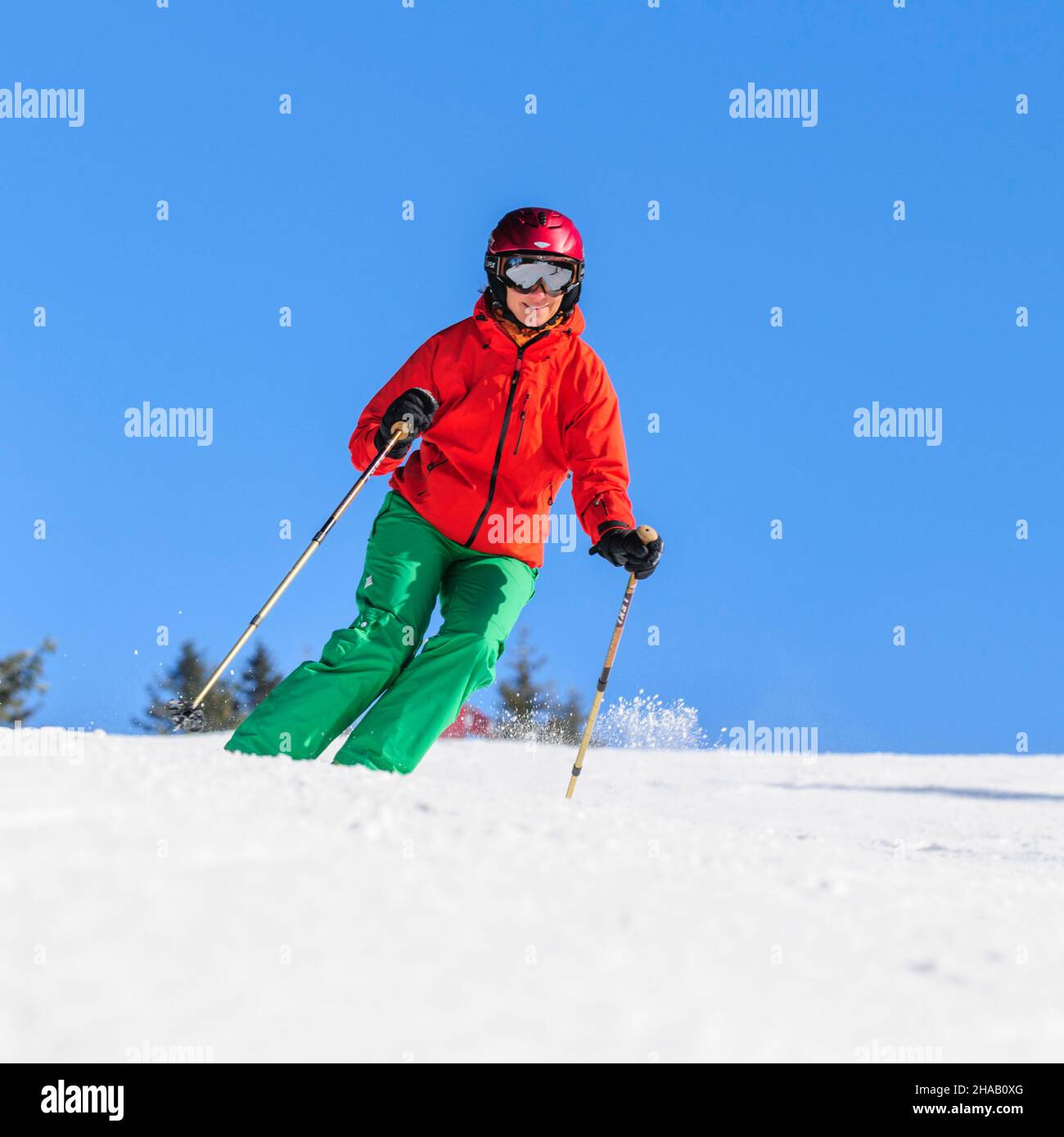 Sci alpino su piste preparate in modo perfetto Foto Stock
