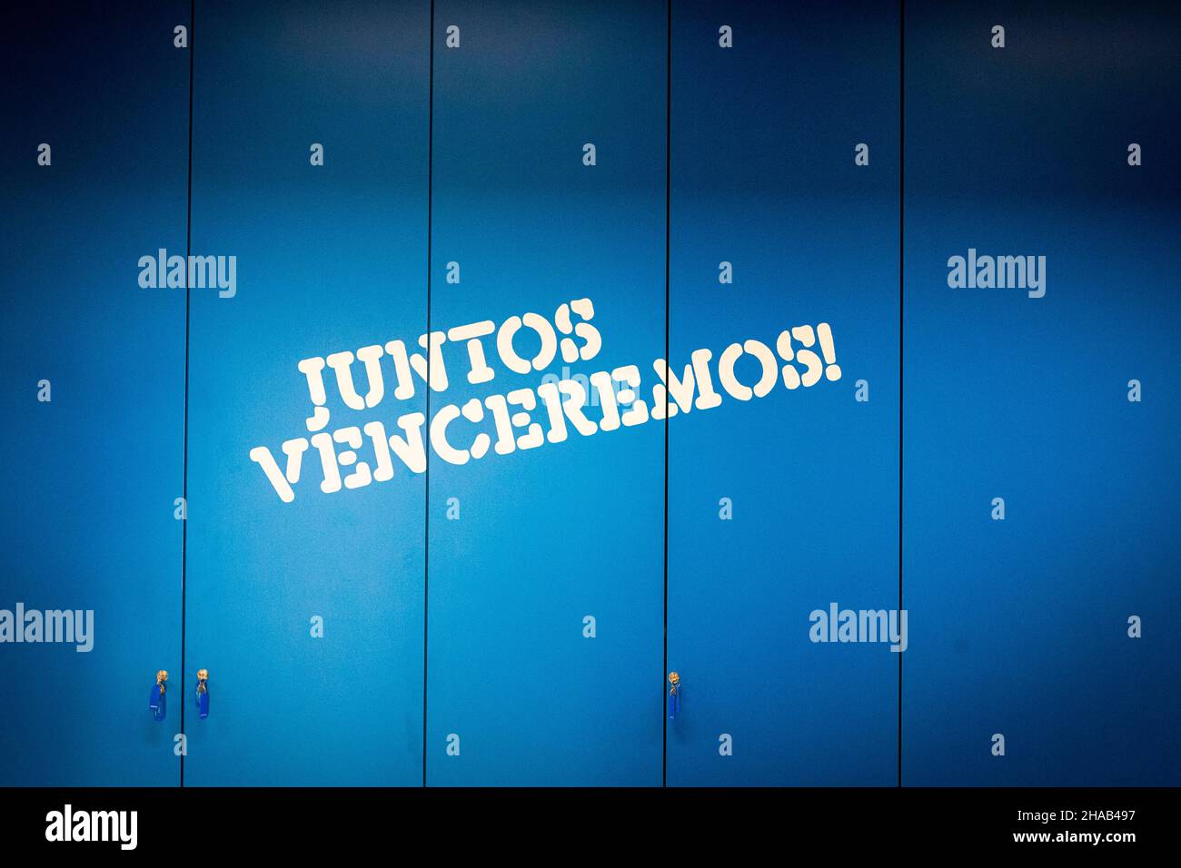 Porto, Portogallo. 11th Dic 2021. Una dichiarazione di Pinto da Costa, presidente di Futebol Clube do Porto, club che sponsorizza la sala giochi nel Ward. 'Juntos Venceremos!', insieme vinceremo visto durante l'apertura del reparto Pediatrico dell'Ospedale di São João a Porto. (Foto di Teresa Nunes/SOPA Images/Sipa USA) Credit: Sipa USA/Alamy Live News Foto Stock