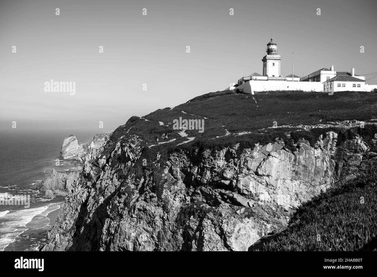 Vista del faro di Cabo da Roca. Sintra, Portogallo. Foto in bianco e nero. Foto Stock