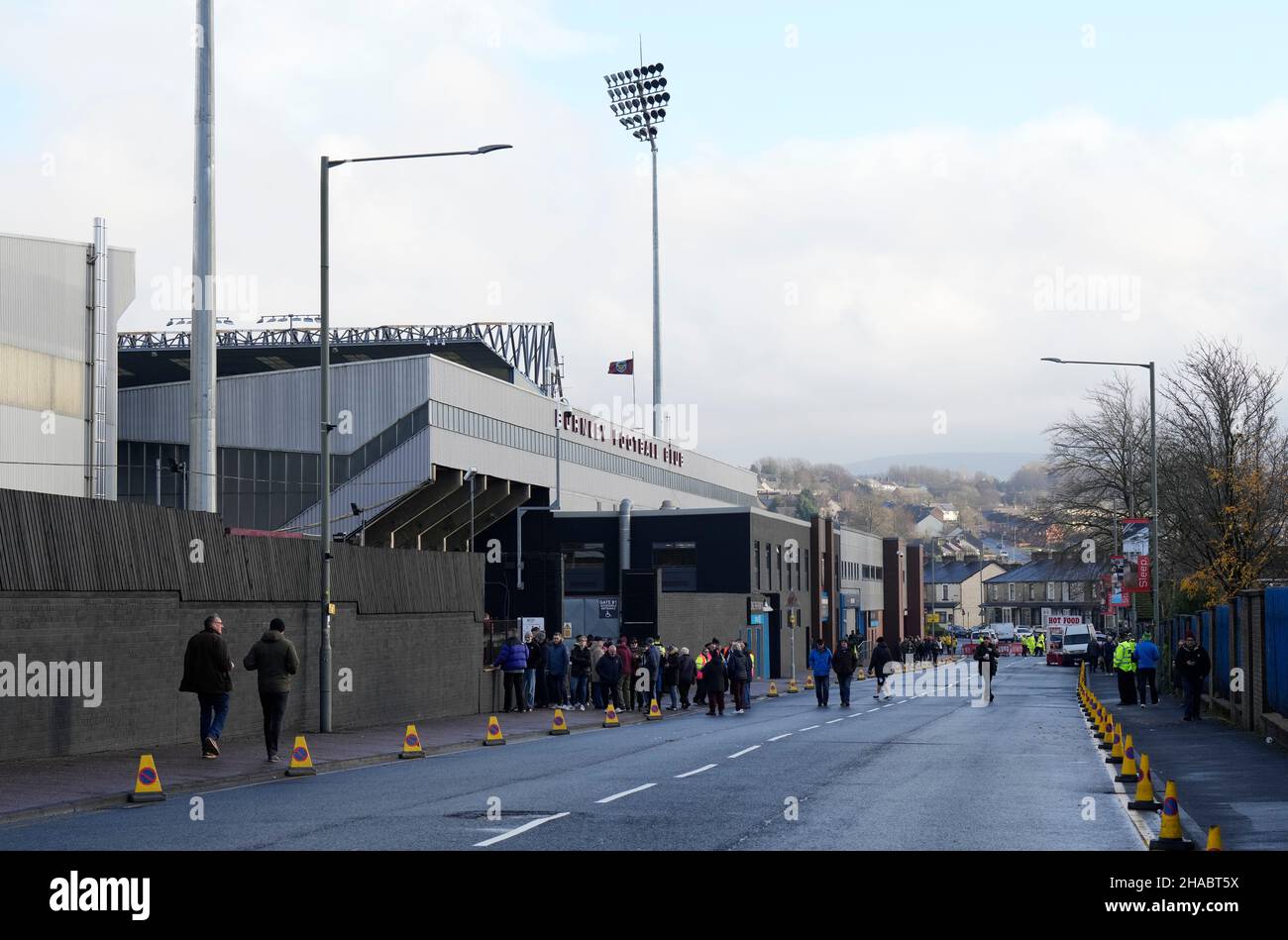 Burnley, Regno Unito. 12th Dic 2021. Vista generale che mostra i primi arrivi durante la partita della Premier League al Turf Moor, Burnley. Il credito dell'immagine dovrebbe leggere: Andrew Yates/Sportimage Credit: Sportimage/Alamy Live News Credit: Sportimage/Alamy Live News Credit: Sportimage/Alamy Live News Credit: Sportimage/Alamy Live News Foto Stock