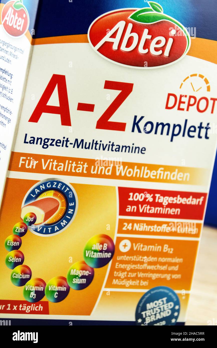 Amburgo, Germania - Secembre 5 2021: Abtei Vitamintabletten A-Z Depot Komplett on blue Foto Stock