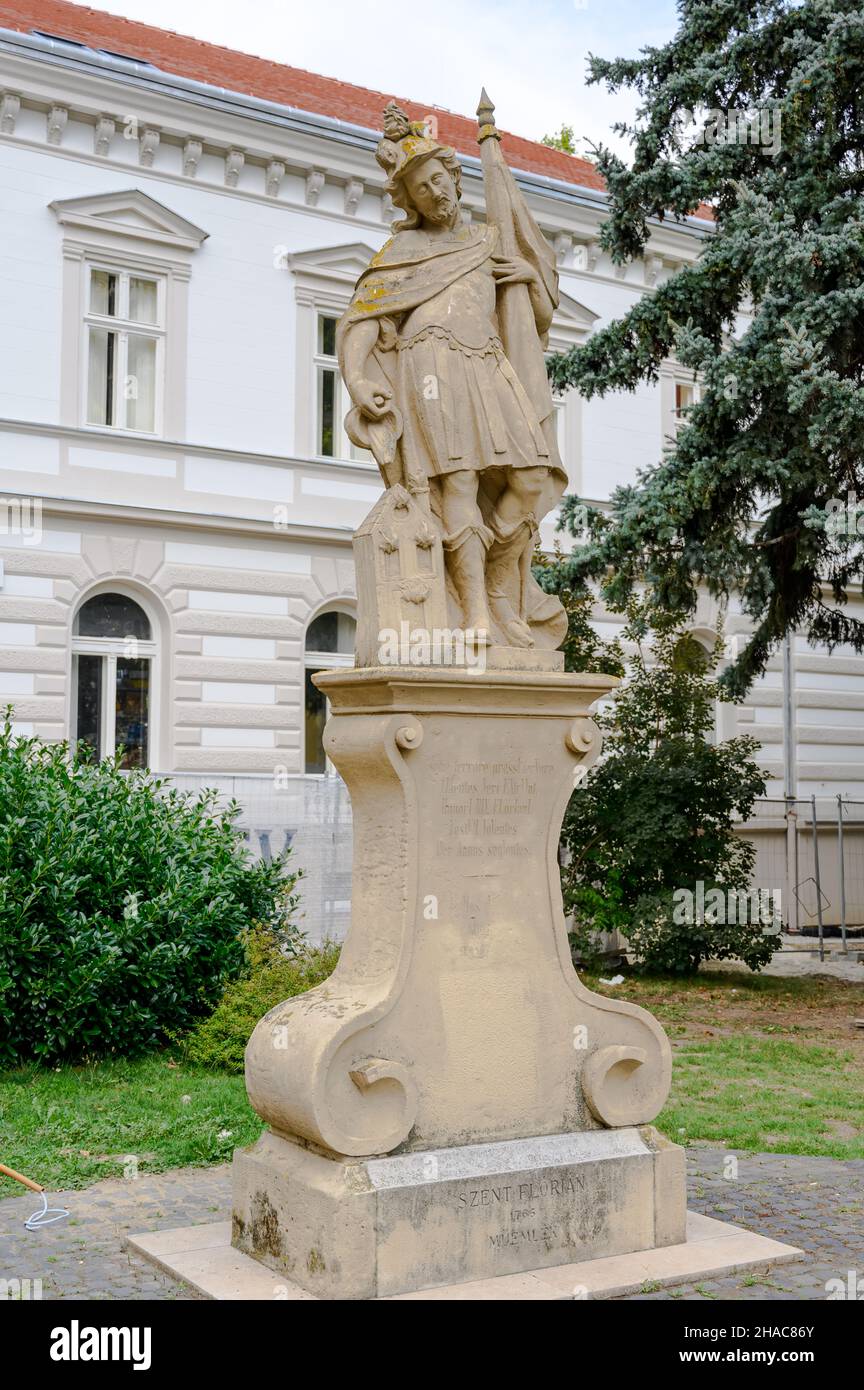 Statua di San Floriano a Zalaegerszeg, Ungheria in una giornata di sole Foto Stock