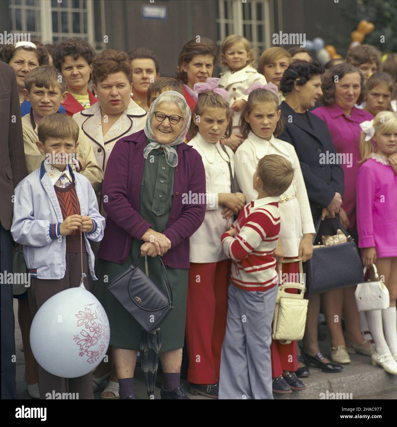 Tarnowskie Góry 09,1974. Trwaj¹ce trzy dni obchody œwiêta miasta Tarnowskie Góry tzw. Gwarki Tarnogórskie lub Dni Gwarków. uu PAP/Janusz Rosikoñ Dok³adny dzieñ wydarzenia nieustalony. Tarnowskie Gory Settembre 1974. Tre giorni festeggiamenti rendendo il giorno di Tarnowskie Gory Town. uu PAP/Janusz Rosikon evento data sconosciuta. Foto Stock