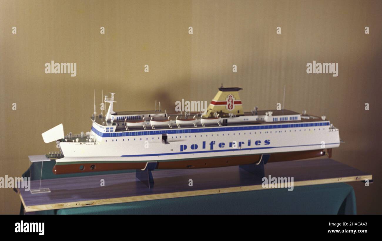 Szczecin 03,1977. Modello MF Pomeranii - promu samochodowo-pasa¿erskiego wed³ug projektu in¿yniera Andrzeja ¯arnocha. ka PAP/Lech Zielaskowski Dok³adny dzieñ wydarzenia nieustalony. Szczecin, marzo 1977. Un modello di MF Pomerania - un passenger e traghetto auto, progettato dall'ingegnere Andrzej Zarnoch. ka PAP/Lech Zielaskowski evento giorno sconosciuto. Foto Stock