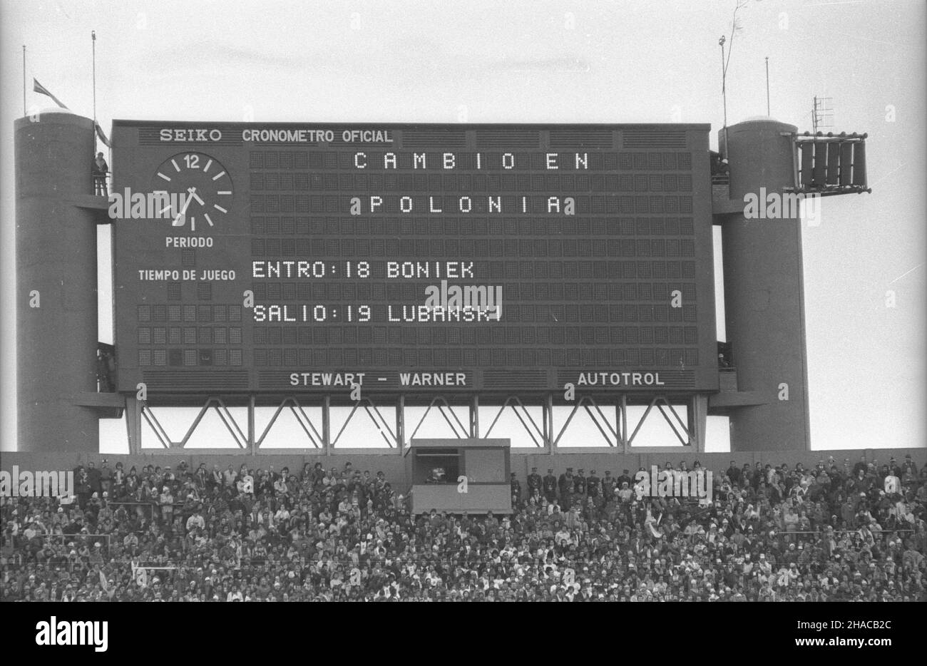 Argentina Buenos Aires 01.06.1978. XI Mistrzostwa Œwiata w Pi³ce No¿nej (1,06-25.06.1978 r.). Mecz Polska - RFN (0:0) na Estadio Monumental (stadion River Plate). NZ. Zegar Stadionowy. Gr PAP/Zbigniew Matuszewski Buenos Aires, Argentina, 01 giugno 1978. Una classifica durante la Polonia contro la Germania (0:0) alla Coppa del mondo FIFA 1978 all'Estadio Monumental Stadium (River Plate Stadium) di Buenos Aires. PAP/ZBIGNIEW MATUSZEWSKI Foto Stock