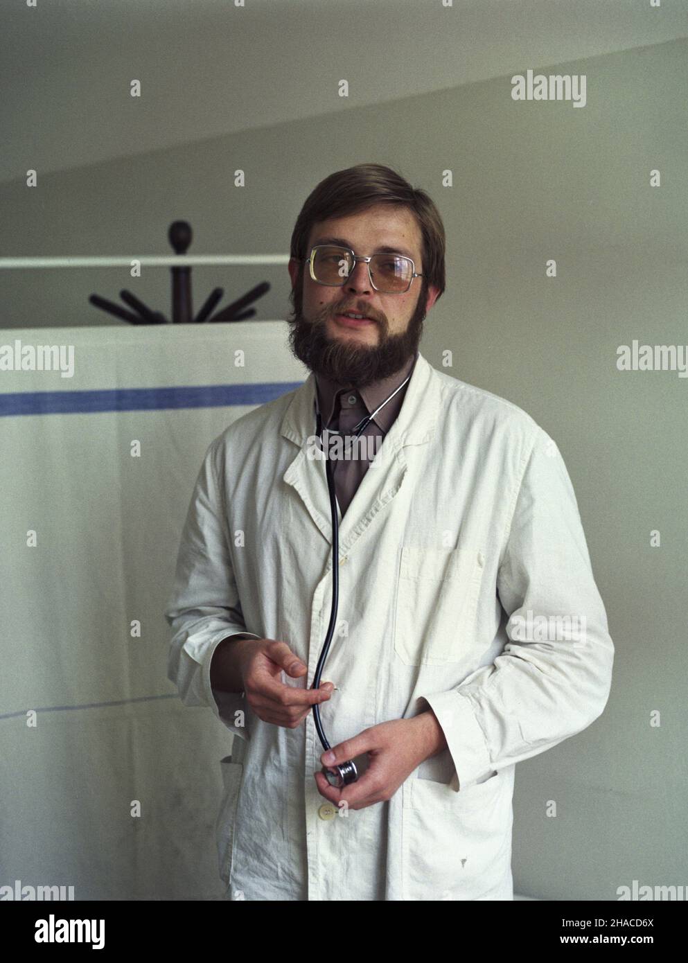 Warszawa 07,1980. Szpital Dzieciêcy im. prof. dr. med. Jana Bogdanowicza przy ulicy Niek³añskiej 4/24. NZ. Lekarz rejonowy dr Grzegorz Benke. uu PAP/Tomasz Pra¿mowski Dok³adny dzieñ wydarzenia nieustalony. Varsavia, luglio 1980. Il Professor Jan Bogdanowicz Childrens' Hospital in via Nieklanska 4/24. Nella foto: Dottor Grzegorz Benke. uu PAP/Tomasz Prazmowski giorno evento sconosciuto Foto Stock