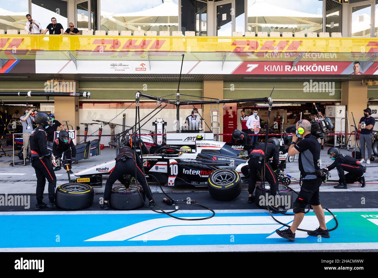 10 Pourchaire Theo (fra), ART Grand Prix, Dallara F2, in azione durante il round 8th del Campionato FIA di Formula 2 2021 dal 10 al 12 dicembre 2021 sul circuito Yas Marina, a Yas Island, Abu Dhabi - Foto: Sebastian Rozendaal/DPPI/LiveMedia Foto Stock