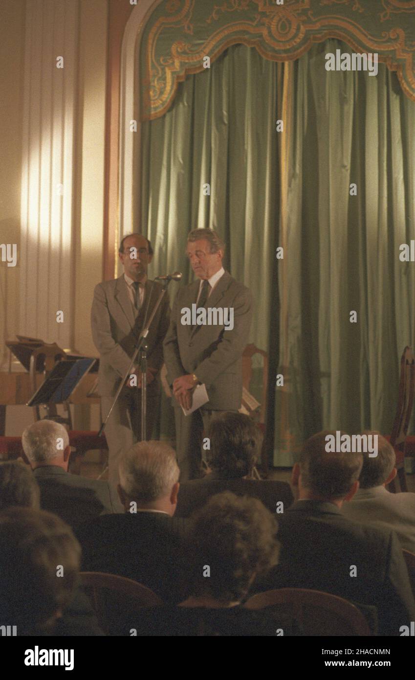 Warszawa 20.09.1987. Inauguracja obchodów Dni Pragi na Zamku Królewskim. NZ. Przemawia i sekretarz Komitetu Miejskiego KPCz Antonin Kapek. uu PAP/Grzegorz Rogiñski Varsavia 20 settembre 1987. Cerimonie che segnano i giorni di Praga al Castello reale. Nella foto: 1° segretario del Comitato Municipale del Partito Comunista Cecoslovacco Antonin Kapek. uu PAP/Grzegorz Roginski Foto Stock
