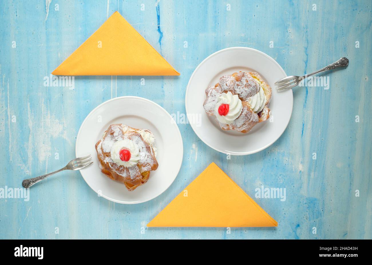 Creme puff o crap speaker pastyre, piatto di cottura a base di panino, dolce concetto di cibo Foto Stock