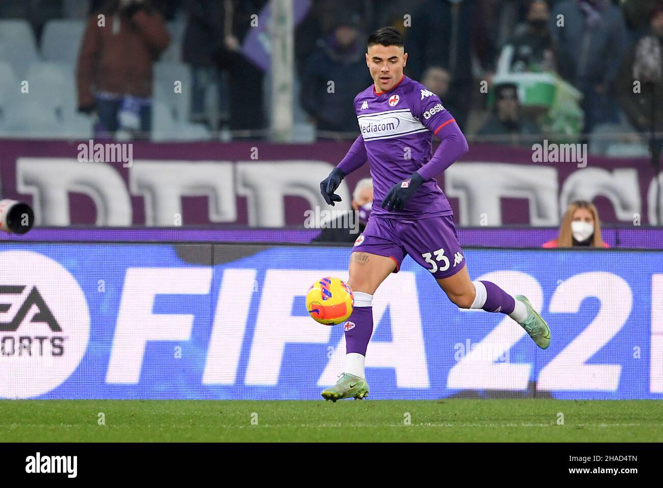 FIRENZE, ITALIA - DICEMBRE 11: Riccardo Sottil di ACF Fiorentina in azione durante la Serie A match tra ACF Fiorentina e US Salernitana a Stadi Foto Stock