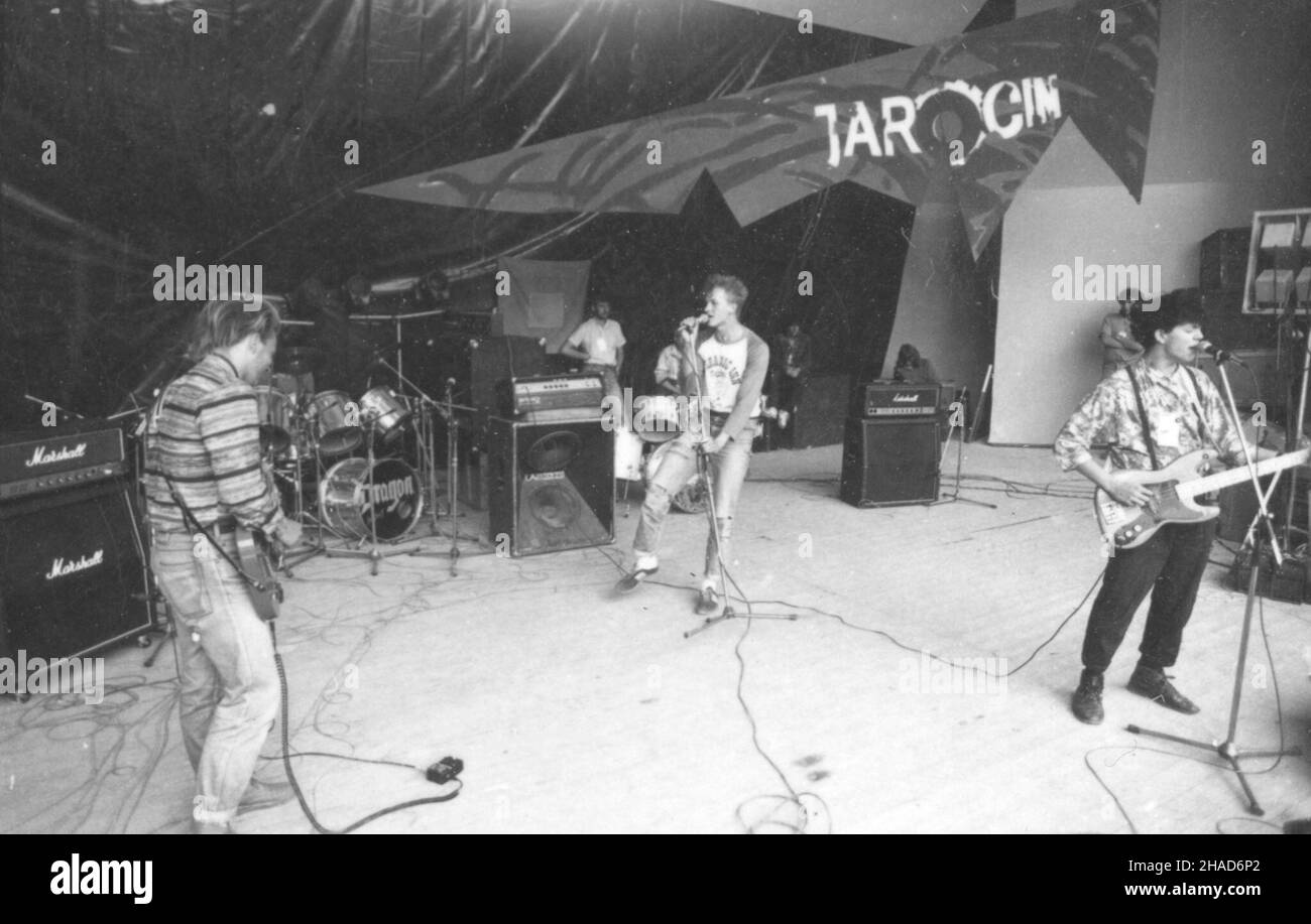 Jarocin, 1988-08-05. Wystêp zespo³u rockowego podczas festwalu. Gr PAP/CAF/Zbigniew Staszyszyn Foto Stock
