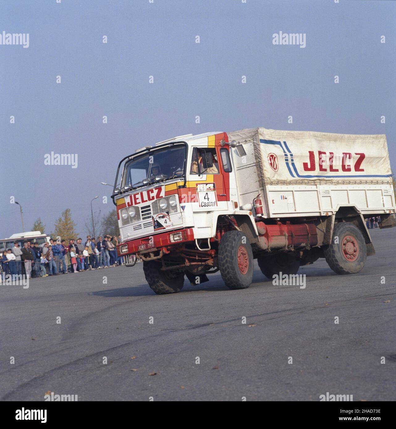 Jelcz 10,1988. Jelczañskie Zak³ady samochodowe. Rally Jelcz. NZ. Jazda zrêcznoœciowa samochodów ciê¿arowych w wersji rajdowej. js PAP/Tomasz Pra¿mowski Dok³adny dzieñ wydarzenia nieustalony. Jelcz, ottobre 1988. Il produttore di autocarri Jelcz. Il Rally Jelcz. Nella foto: Corse di camion, agilità di prova. js PAP/Tomasz Prazmowski giorno evento sconosciuto Foto Stock