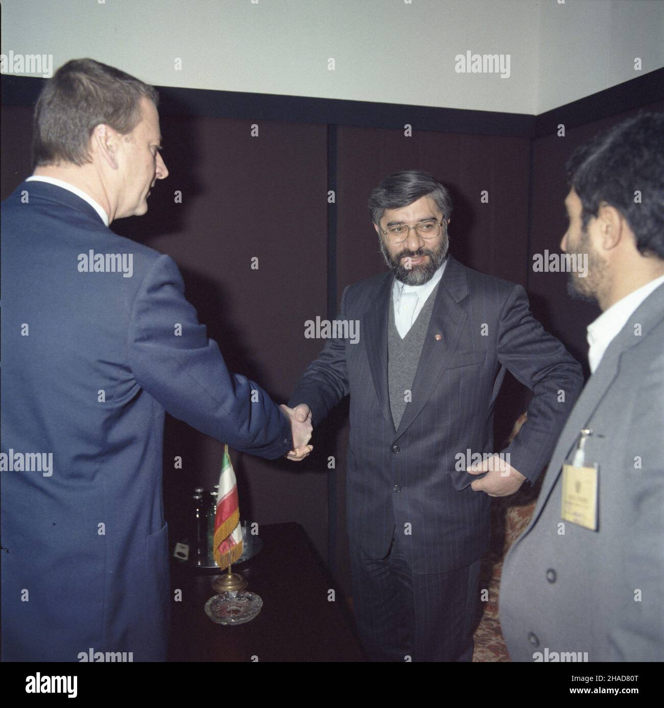 Warszawa 02,1989. Premier Iranu Mir-Hosejn Musawi (C) w Polsce. js PAP/Tomasz Pra¿mowski Dok³adny dzieñ wydarzenia nieustalony. Varsavia febbraio 1989. Primo Ministro dell'Iran Mir-Hossein Mousavi (centro) in Polonia js PAP/Tomasz Prazmowski Data esatta sconosciuta. Foto Stock