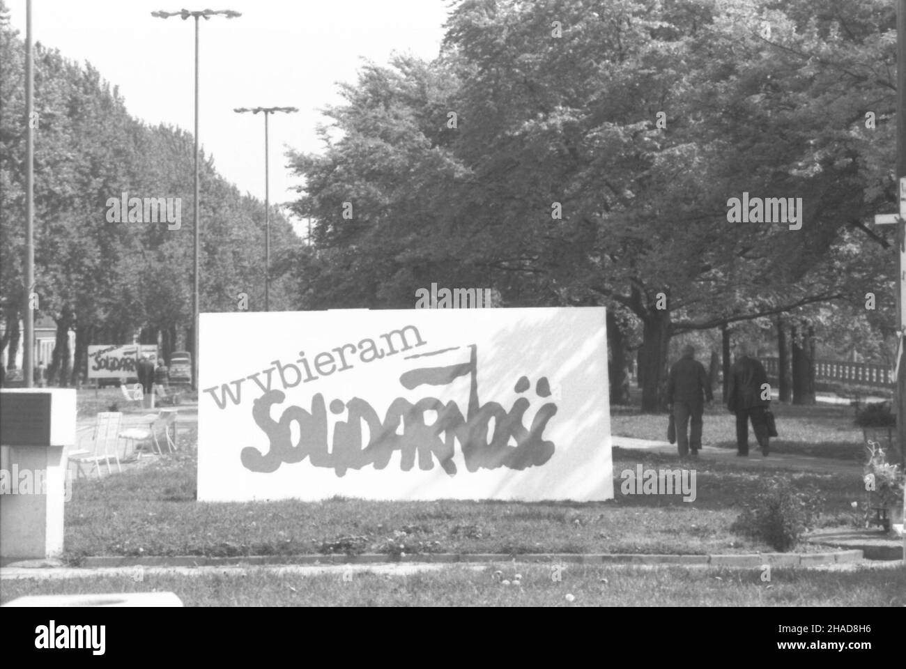 Gdynia 1989-05. Plakaty przedwyborcze na ulicach miasta. ju/bpt PAP/CAF-Janusz Uklejewski Foto Stock