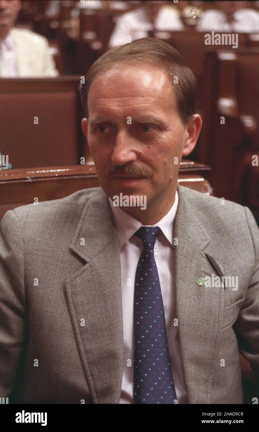 Warszawa 08,1989. Posiedzenie Sejmu X kadencji. NZ. pose³ Aleksander Bentkowski (Zjednoczone Stronnictwo Ludowe). ka PAP/Ireneusz Sobieszczuk Dok³adny dzieñ wydarzenia nieustalony. Varsavia agosto 1989. La seduta del Sejm del 10th. Nella foto: vice Aleksander Bentkowski (Partito contadino polacco). ka PAP/Ireneusz Sobieszczuk Data evento sconosciuta. Foto Stock