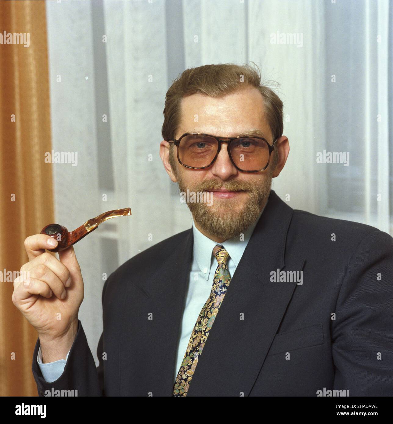 Warszawa 03,1990. Sekretarz stanu w Ministerstwie Przekszta³ceñ W³asnoœciowych Krzysztof Lis. wb PAP/Jan Bogacz Grzegorz Rogiñski Dok³adny dzieñ wydarzenia nieustalony. Varsavia, marzo 1990. Segretario di Stato al Ministero delle trasformazioni di proprietà Krzysztof Lis. wb PAP/Jan Bogacz Grzegorz Roginski evento giorno sconosciuto. Foto Stock