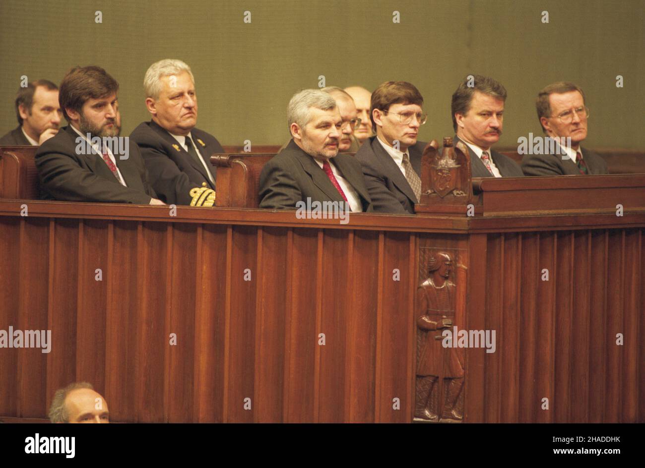 Warszawa 25.11.1991. Inauguracyjne posiedzenie Sejmu RP i kadencji z udzia³em prezydenta RP Lecha Wa³êsy. de prawej: Sekretarz stanu w Ministerstwie Spraw Zagranicznych Jerzy Makarczyk, ministro, szef Urzêdu Rady Ministrów Krzysztof ¯abiñski, wiceprezes Rady Ministrów, ministro finansów Leszek Balcerowicz, prezes Rady Ministrów Jan Krzysztof Bielecki, ministro Janobrony wewnêtrznych, ministro przekszta³ceñ w³asnoœciowych Majewskij Ko³odziejczyk Varsavia 25 novembre 1991. La seduta inaugurale della se Foto Stock