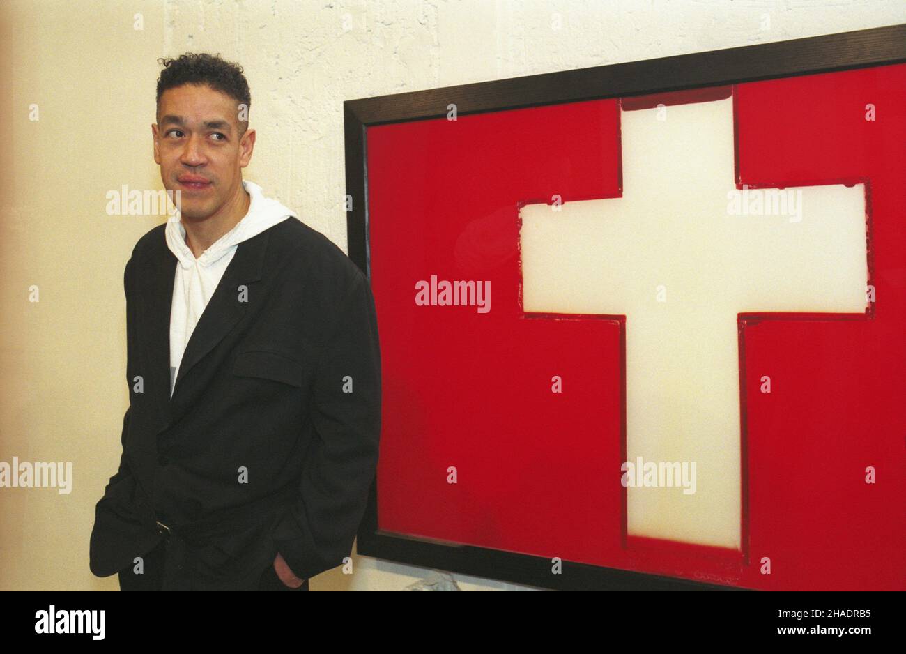 Warszawa 01,1994. Centrum Sztuki Wspó³czesnej Zamek Ujazdowski. Wystawa prac amerykañskiego fotografika Andreasa Serreno (nz.) z lat 1986-1992, prezentowana w styczniu i lutym. msa PAP/Andrzej Rybczyñski Dok³adny dzieñ wydarzenia nieustalony. Varsavia Gennaio 1994. Il Castello di Ujazdowski Centro di Arte Contemporanea la mostra di lavoro del fotografo americano Andreasa Serreno (nella foto) girato dal 1986 to1992, presentato in gennaio e febbraio. msa PAP/Andrzej Rybczynski data esatta sconosciuta. Foto Stock