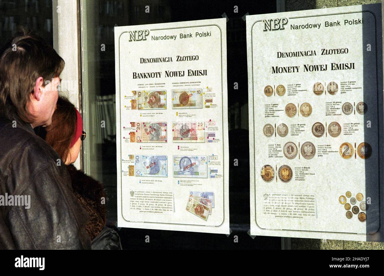 Warszawa, 1995-01-03. Banconota da debito i monety na plakatach. umr PAP/Andrzej Rybczyñski Foto Stock