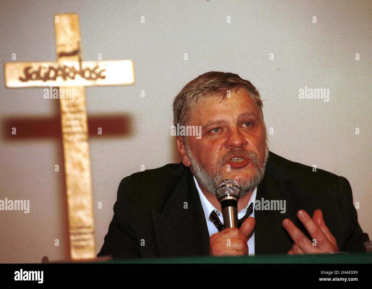 Warszawa, 07.04.1995. X Walny Zjazd Delegatów NSZZ 'olidarnoœæ' Regionu Mazowsze w Warszawie. N/z cz³onek 'olidarnoœci' Maciej Jankowski. (kru) PAP/Adam Urbanek Varsavia, 07.04.1995. X Congresso dei delegati della Regione 'solidarietà' di Mazovia, a Varsavia. Nella foto: membro di 'solidarietà' Maciej Jankowski. (kru) PAP/Adam Urbanek Foto Stock