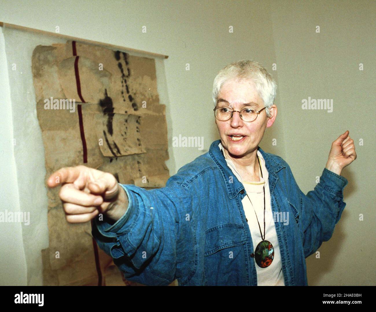 09.03.1995 Amerykañska artystka Alison Knowels przed otwarciem wystawy w Centrum Sztuki Wspó³czesnej w Zamku Ujazdowskim. PAP-ANDRZEJ RYBCZYÑSKI Foto Stock