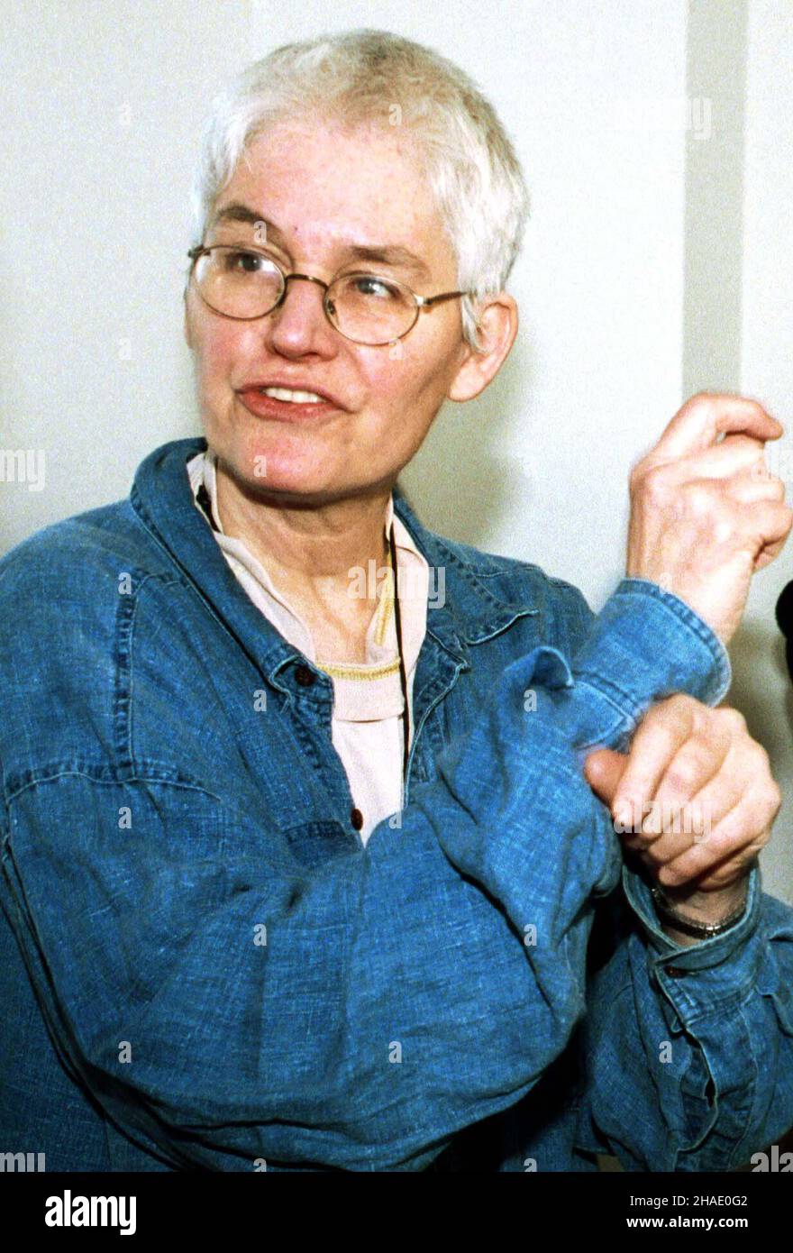 09.03.1995 Amerykañska artystka Alison Knowels przed otwarciem wystawy w Centrum Sztuki Wspó³czesnej w Zamku Ujazdowskim. PAP-ANDRZEJ RYBCZYÑSKI Foto Stock