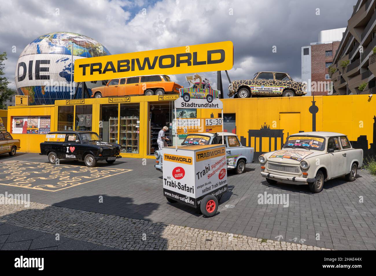 TrabiWorld, Trabi-Safari e Air Service Berlino - Balloon Welt a Berlino, Germania, Trabi World e Trabi Safari visite guidate della città in trabant auto retrò Foto Stock