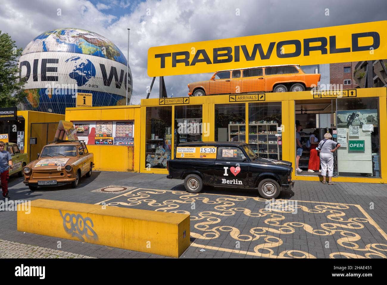 TrabiWorld, Trabi-Safari e Air Service Berlino - Balloon Welt a Berlino, Germania, Trabi World e Trabi Safari visite guidate della città in trabant auto retrò Foto Stock