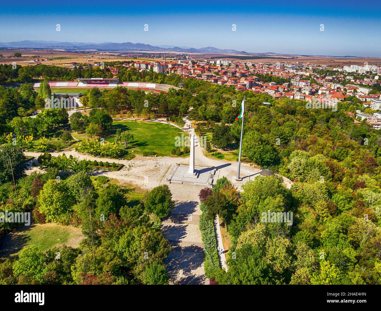 Vista panoramica della città di Haskovo, scattata con un drone, Haskovo, Bulgaria - immagine Foto Stock