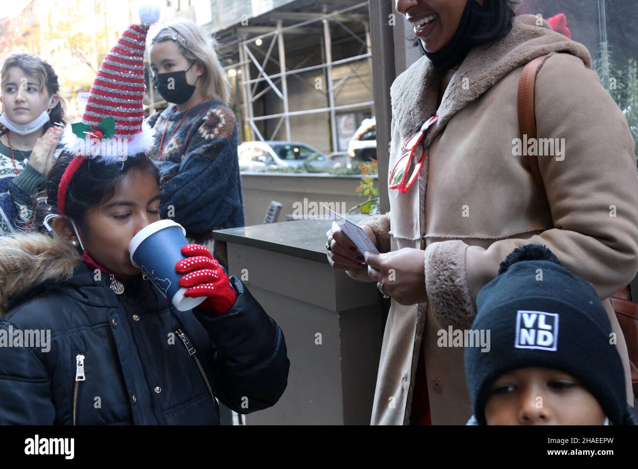 Prima ElfCon un'alternativa adatta ai bambini alla debauchery di SantaCon, New York, NY USA Foto Stock