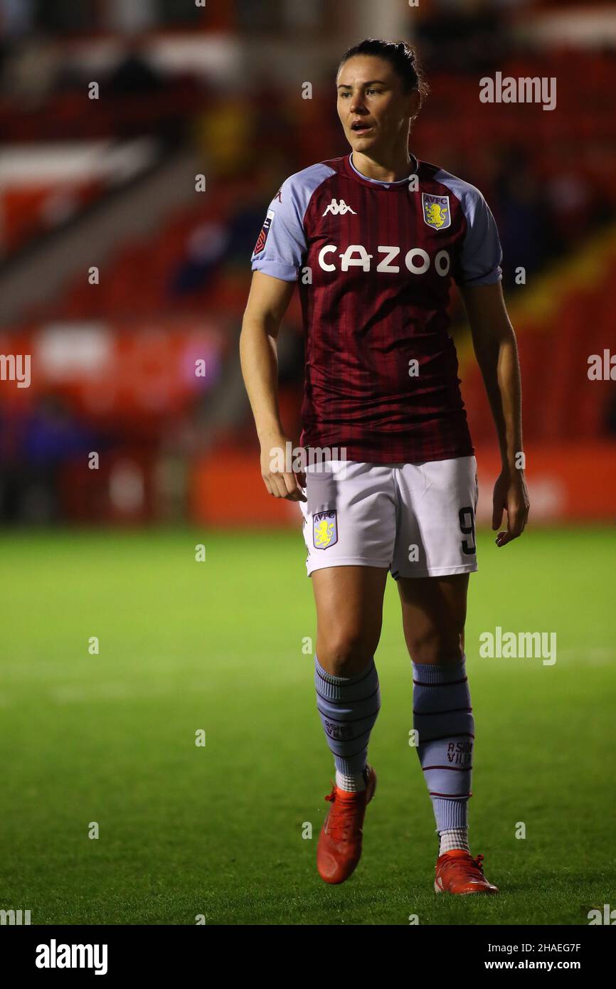 Walsall, Regno Unito. 12th Dic 2021. Bescot Stadium Emily Gielnik (#9 Aston Villa) raffigurato durante la partita della fa Women's Super League tra Aston Villa e Tottenham Hotspur al Bescot Stadium di Walsall, Inghilterra, il 12 dicembre 2021. Kieran Riley credito: SPP Sport Stampa Foto. /Alamy Live News Foto Stock