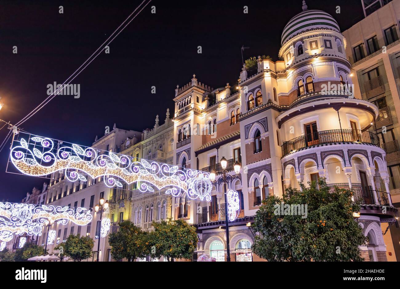 Luci di Natale decorazione viale Costituzione, Avenida de la Constitución, a Siviglia, Andalusia, Spagna Foto Stock