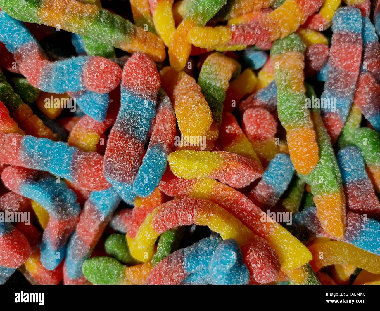 Sfondo da caramelle da masticare multicolore di forme diverse Foto Stock